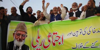 İşgalci Hint güçlerinden Keşmir'in önde gelen lideri Geylani'nin ailesine tehdit