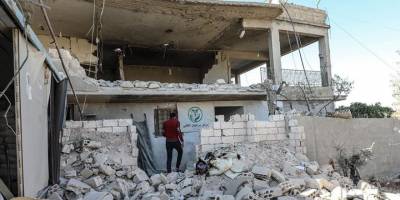 Katil Esed İdlib'de sağlık merkezine saldırdı