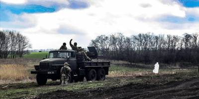 Donbas'ta işgalci Rusya yanlısı gruplar Ukrayna askerlerine saldırdı