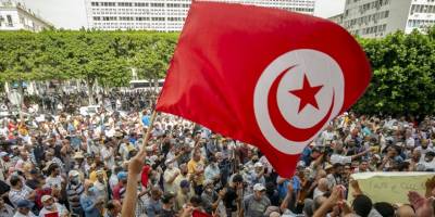 Tunus'ta Cumhurbaşkanı Said'in 'olağanüstü kararları' protesto edildi