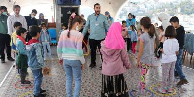 Yetim çocuklar boğazda buluştu