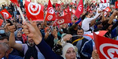 Tunus’ta binlerce kişi Cumhurbaşkanı Kays Said’i protesto etti