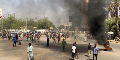Sudan'da darbe karşıtı gösteriler sürüyor: 21 kişi yaralandı