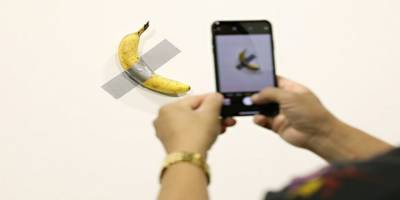 Duvardaki bant, banttaki muz