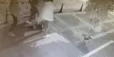 Sidikli müptezel Kadıköy’de insanların üzerine işedi!