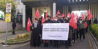 Ankara Üniversitesi'nde başörtülülere hakaret eden akademisyenler protesto edildi