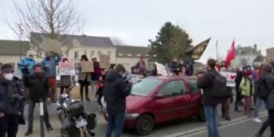 Fransa'da ırkçı siyasetçi Zemmour protesto edildi
