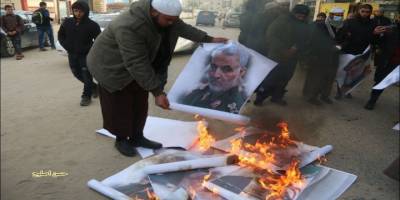 Gazze’deki Suriye halkına destek eyleminde Süleymani posterleri yakıldı!
