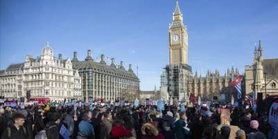 İngiltere'de artan hayat pahalılığı Londra'da protesto edildi