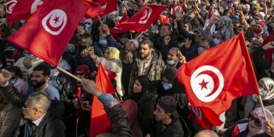 Tunus siyasi krizin körüklediği ekonomik krizin kıskacında