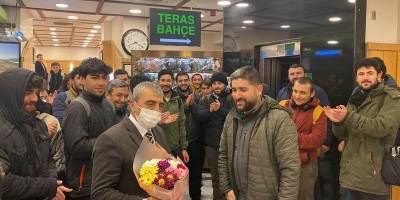 Gençlerden Çimen Kafe'ye destek ziyareti