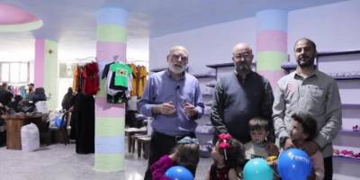 Özgür-Der ve Fetih Vakfı, İdlib'de 30 bin yetime bayramlık hediyeler dağıttı