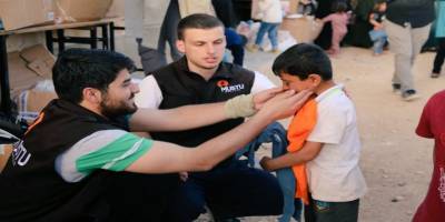 Muştu Gençlik Suriyeli yetimlere bayramlıklarını ulaştırdı