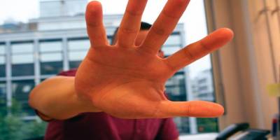 Bedeninle değil insan kimliğinle var ol!