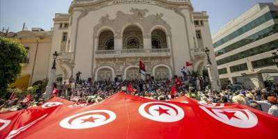 Tunus'taki Ulusal Kurtuluş Cephesi: Ülke siyasi tasfiyelerin ve özgürlüklere yönelik tehdidin eşiğinde