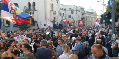 Balkanlarda on binler “sapkınlık” karşıtı protesto düzenledi:  Aileni koru!