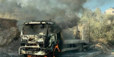 Siyonist vandallar Filistinlilere ait  araç ve işyerlerine saldırdı