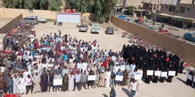 PKK-YPG işgalindeki Deyrizor’da İslam karşıtı müfredata karşı protestolar büyüyor