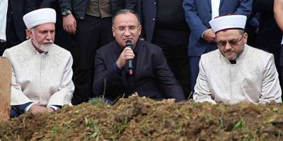 Bozdağ: Bakanlık yapmak Kur'an okumaya engel değil