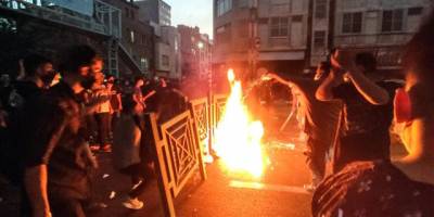 İran'da birçok üniversitede protestolar sürüyor
