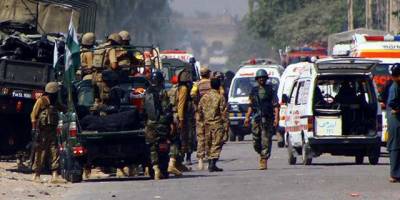 Pakistan'da polis aracına silahlı saldırı: 6 polis öldü