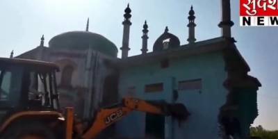 Hindistan'da bu defa 300 yıllık cami yıktırıldı
