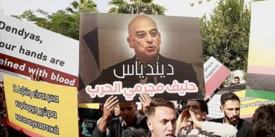 Libyalılar Yunanistan Dışişleri Bakanı Dendias'ı protesto etti