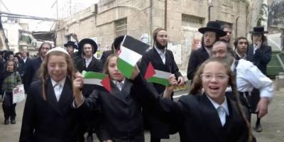 Anti-Siyonist Yahudiler Filistin bayraklarıyla faşist İsrail yönetime karşı yürüdü