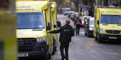İngiltere'de sağlık sistemi krizi: Ambulans ve acil servis hizmetleri çıkmaza girdi