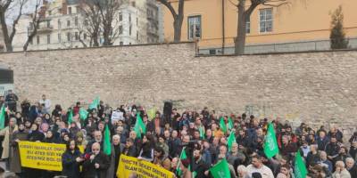 Özgür-Der, Kur'an'a karşı saygısızlığı İsveç Konsolosluğu önünde protesto etti