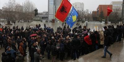 Kosova'da "Sırp Belediyeler Birliği" protestosu
