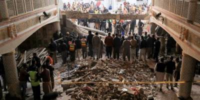 Pakistan'da canlı bomba saldırısı: Can kaybı 100'e yükseldi
