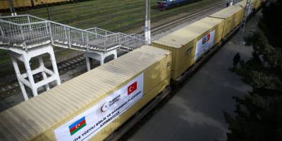 Azerbaycan'dan insani yardım malzemeleri taşıyan tren Türkiye'ye yola çıktı