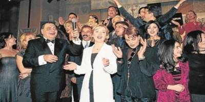 Ahmet Kaya’yı linç edenler Demirtaş’tan imzalı kitap sırasına giriyor