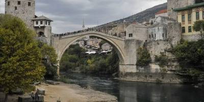 Mostar Köprüsü'nün 30 yıl önceki yıkılma anına ait yeni görüntü paylaşıldı