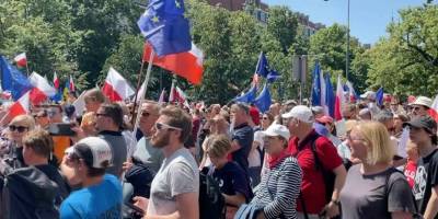 Polonya'da “son yılların en büyük siyasi protestosu"