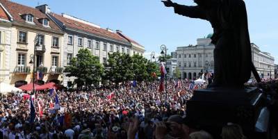 Polonya'daki protestoya 500 bin kişinin katıldığı belirtildi