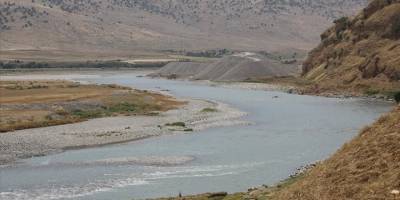 İran kuraklığın pençesindeki Irak'a akan nehrin suyunu kesti