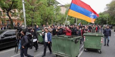 Ermenistan'da halk Paşinyan'a karşı sokağa döküldü