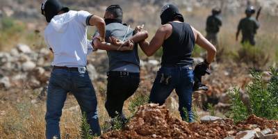 İşgalci eşkıyalardan özel bir grup Cenin'de üç Filistinli genci kaçırdı