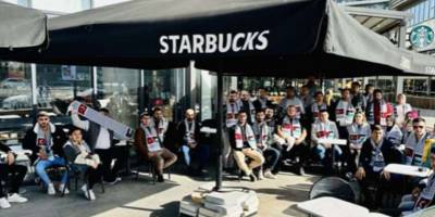 AK Parti Gençliği, Starbucks'ta 'yer kapatma' eylemini sürdürüyor