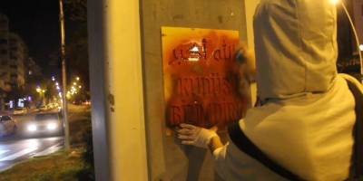 Diyarbakır’da gençler sokakları “Katil İsrail” sloganı ile boyadı