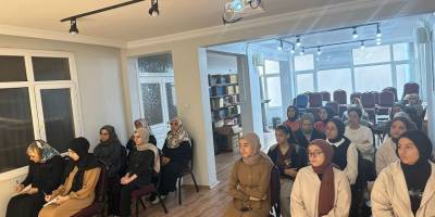 Adana'da genç hanımlar Filistin'i konuştu