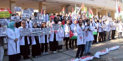 Dicle Üniversitesi öğrencileri ve sağlık çalışanları katliamları protesto etti