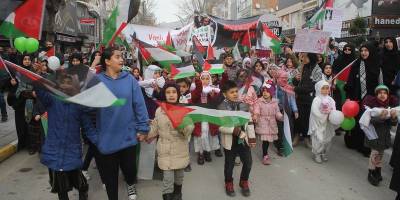 Vanlı çocuklar Gazze için yürüdü