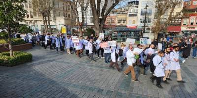 İstanbul'da doktorlar 8'inci kez Gazze için "Sessiz Yürüyüş" eylemi yaptı