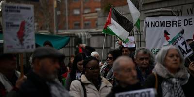 İspanya'da 180'den fazla Katolik derneğin üyeleri İsrail'i protesto etti