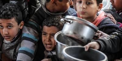 Gazze'de bebekler ve çocuklar açlıktan uyuyamıyor