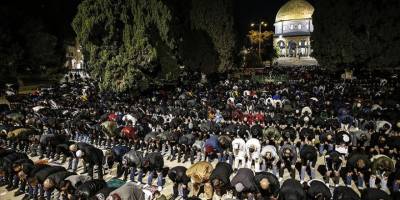 Mescid-i Aksa'da teravih için 35 bin Müslüman saf tuttu