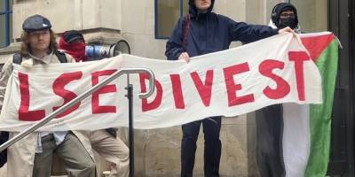 Londra'daki üniversite, İsrail silah tedarikçilerine yatırımı nedeniyle protesto edildi